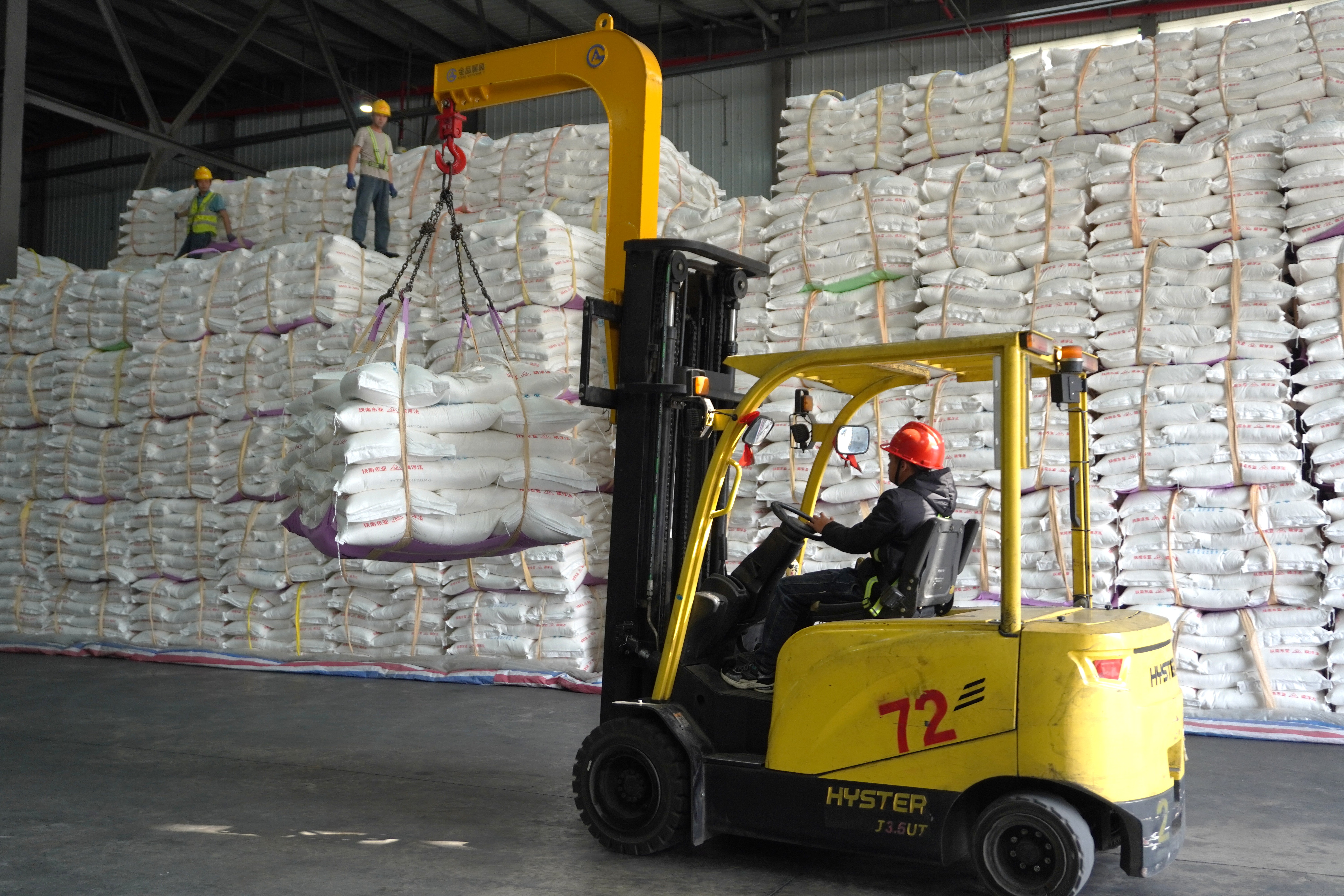 企動(dòng)力 | 崇左市第三方倉(cāng)儲(chǔ)企業(yè)單日作業(yè)量首位！智慧物流公司全力沖刺18萬(wàn)噸滿(mǎn)庫(kù)目標(biāo)